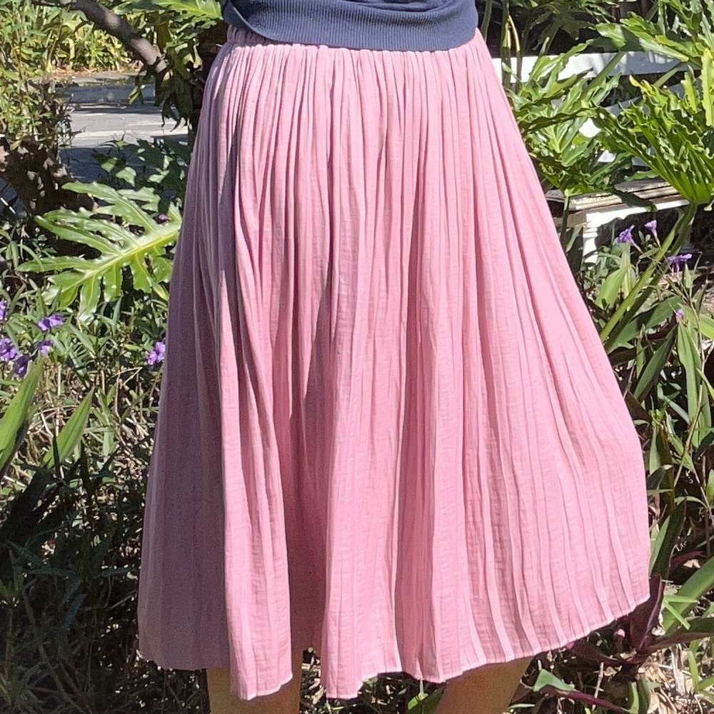 Floaty mauve midi skirt, size M (runs L) Gap, elasticized waist